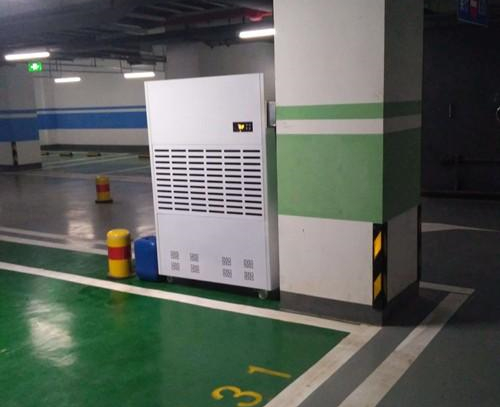 地下车库粉色应用黄色软件